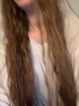 EmiliaCatalina online show from 04-07-26, 10:00