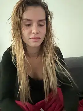 EmiliaCatalina online show from 02-04-26, 05:52