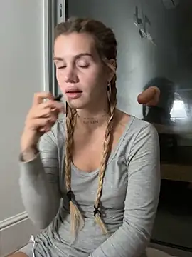 EmiliaCatalina online show from 11-15-25, 10:36