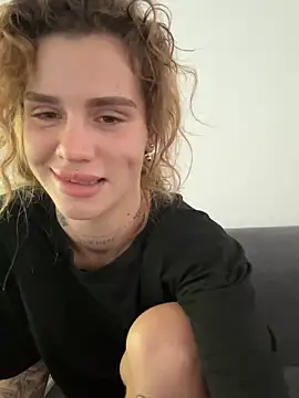 EmiliaCatalina online show from 02-05-26, 06:59