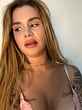 EmiliaCatalina online show from 11-30-25, 12:33