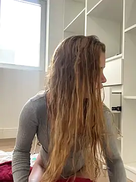 EmiliaCatalina online show from 10-30-25, 06:38