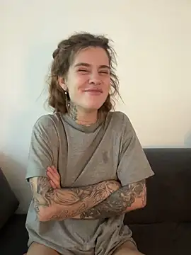 EmiliaCatalina online show from 02-15-26, 05:01