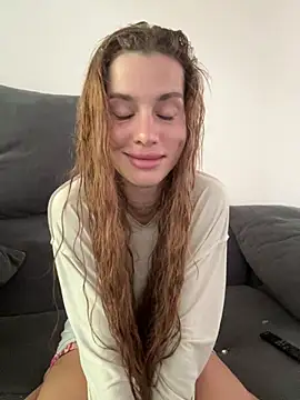 EmiliaCatalina online show from 03-06-26, 06:36