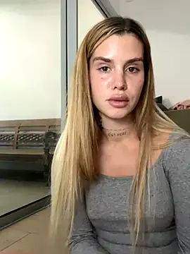 EmiliaCatalina online show from 12-04-25, 08:19