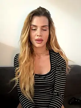 EmiliaCatalina online show from 01-14-26, 08:12