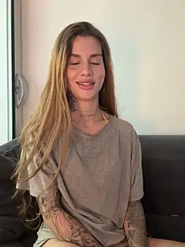 EmiliaCatalina online show from 05-17-26, 04:29