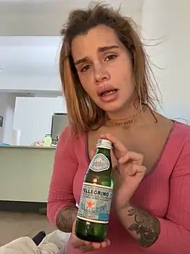 EmiliaCatalina online show from 11-08-25, 05:05