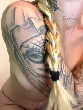 EmiliaCatalina online show from 11-28-25, 08:31