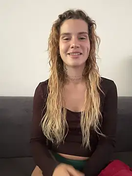 EmiliaCatalina online show from 02-10-26, 07:24