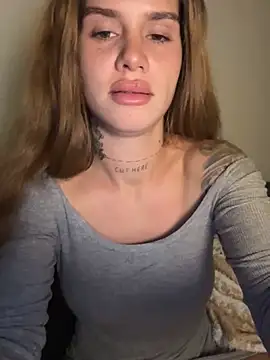 EmiliaCatalina online show from 04-06-26, 11:50