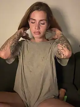 EmiliaCatalina online show from 03-19-26, 12:21