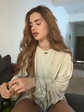 EmiliaCatalina online show from 03-13-26, 09:42