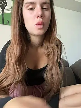 EmiliaCatalina online show from 03-21-25, 07:02