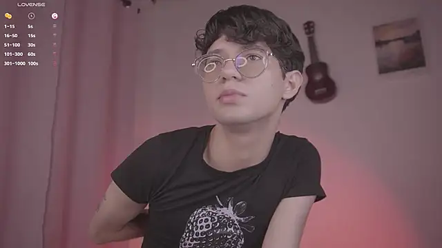 Snapshot of simonbane01 chatting on 02-03-26, 02:44 simonbane01 online show from 02-03-26, 02:44