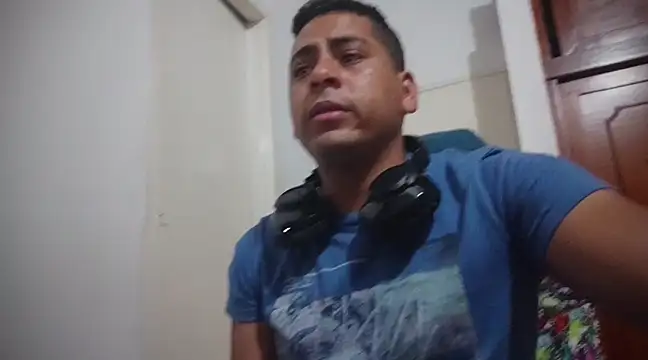Snapshot of ElferXXX chatting on 03-04-25, 03:44 ElferXXX online show from 03-04-25, 03:44