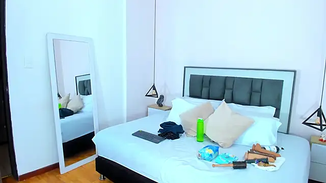 victoria cooper3 online show from 11-14-25, 09:24