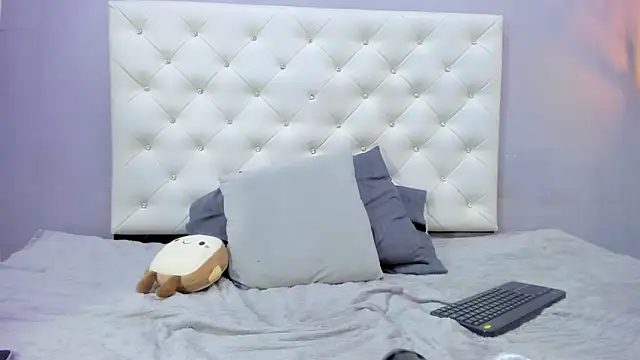 NICOLSKINNY1 online show from 06-15-26, 10:42