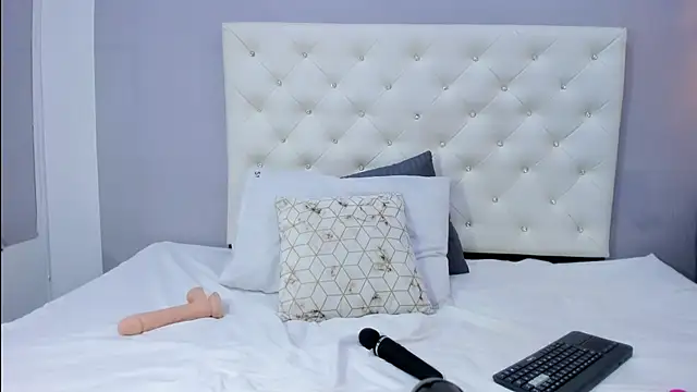 NICOLSKINNY1 online show from 10-06-25, 09:48