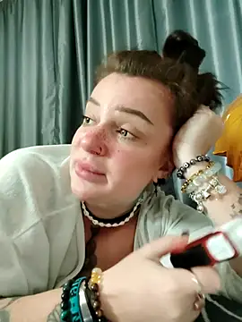 EllieOz online show from 11-19-25, 12:05