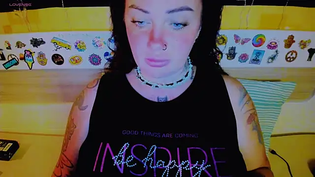 EllieOz online show from 09-08-25, 05:01