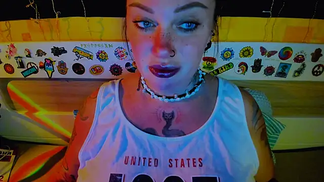 EllieOz online show from 11-16-25, 04:56