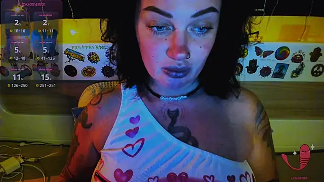 EllieOz online show from 12-17-25, 03:39