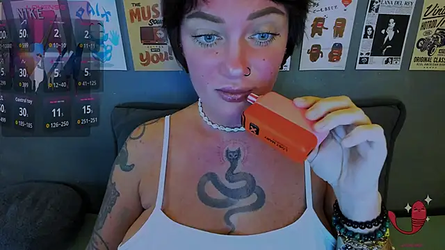 Snapshot of EllieOz chatting on 06-16-26, 05:24 EllieOz online show from 06-16-26, 05:24