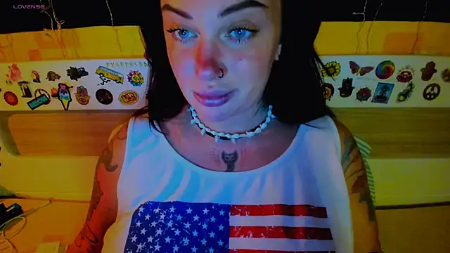 EllieOz online show from 10-20-25, 04:40