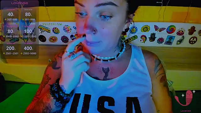 EllieOz online show from 10-22-25, 05:45