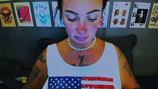 EllieOz online show from 04-13-26, 04:55