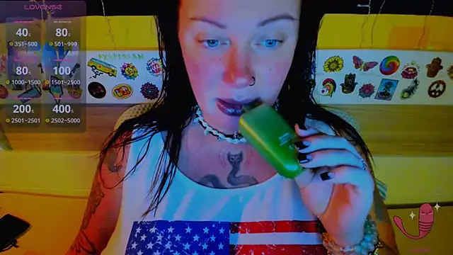 EllieOz online show from 10-12-25, 03:57