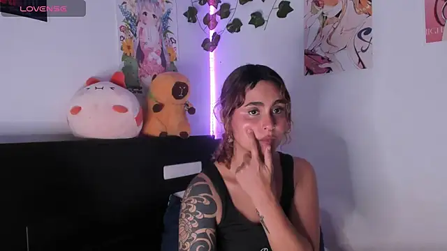 Snapshot of Violette-Ramirez01 chatting on 01-21-25, 10:30 Violette-Ramirez01 online show from 01-21-25, 10:30