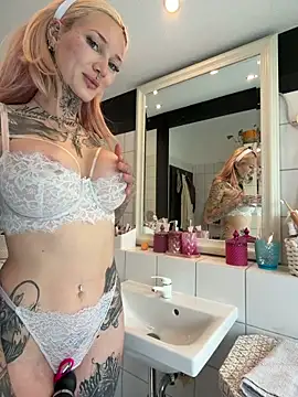 Snapshot of Stella-Kink chatting on 05-03-26, 01:04 Stella-Kink online show from 05-03-26, 01:04