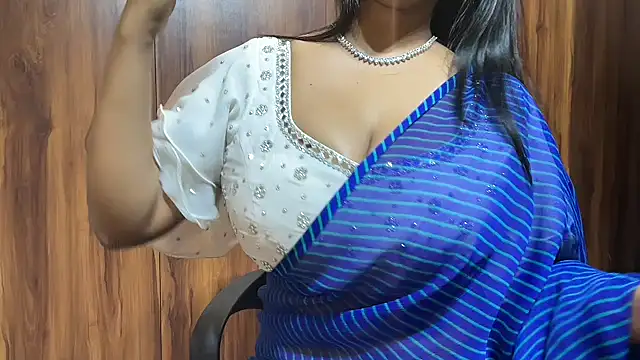 julie 08 online show from 12-03-25, 07:24