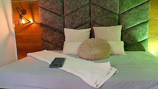 nahomi campbell online show from 10-28-25, 07:35