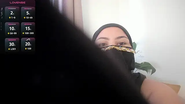 Snapshot of Amina_hafsa chatting on 05-23-26, 01:43 Amina hafsa online show from 05-23-26, 01:43
