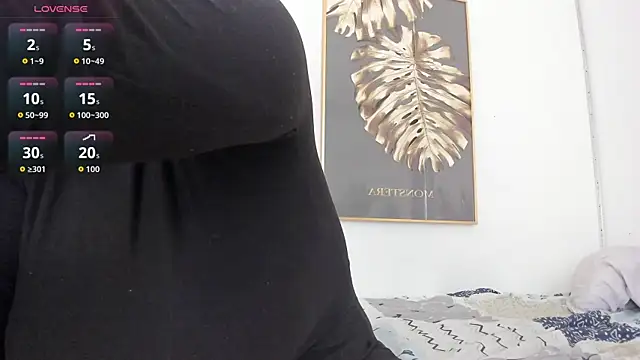 Amina hafsa online show from 04-13-26, 07:51