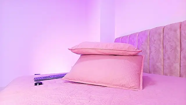 Snapshot of arl_chloee chatting on 02-18-26, 03:04 arl chloee online show from 02-18-26, 03:04