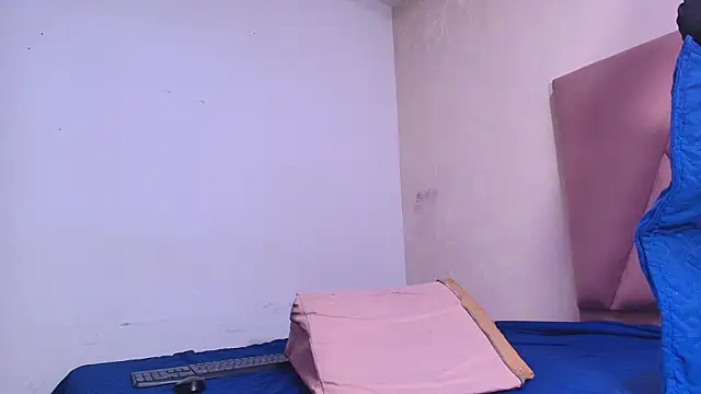 arl chloee online show from 10-18-25, 03:08