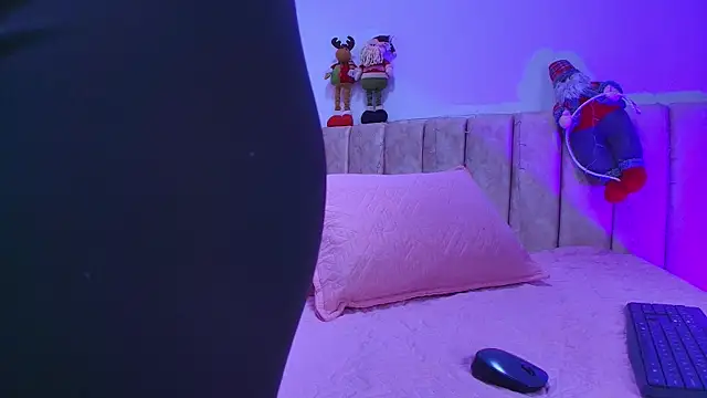 arl chloee online show from 12-20-25, 03:09