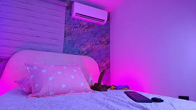 arl chloee online show from 11-19-25, 03:06