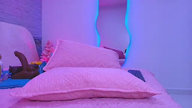 arl chloee online show from 11-25-25, 03:07