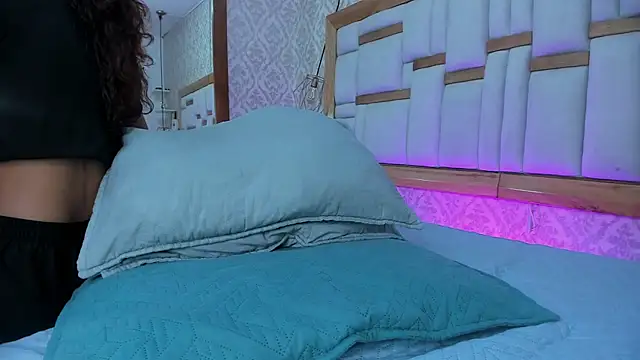 arl chloee online show from 11-13-25, 03:21