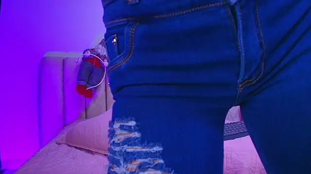 arl chloee online show from 12-17-25, 03:11