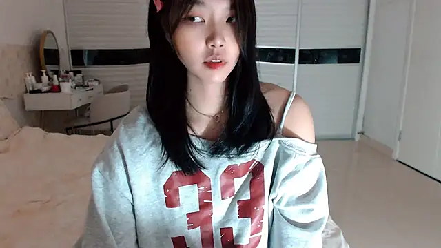 -Lucky Girl online show from 09-18-25, 01:52