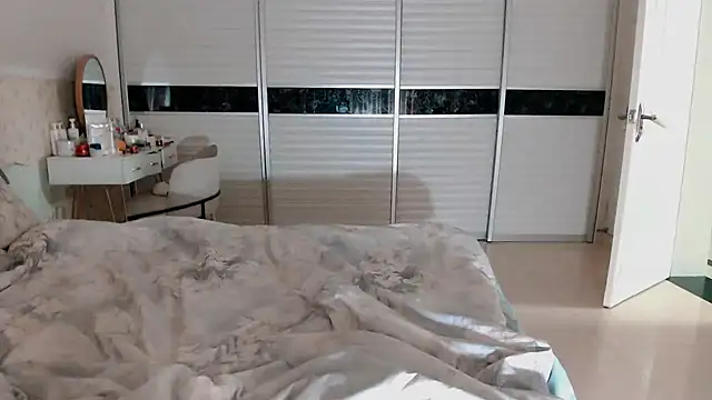 -Lucky Girl online show from 10-10-25, 01:34