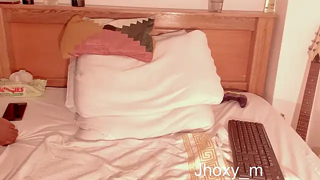 Snapshot of Jhoxy_M chatting on 02-23-25, 08:06 Jhoxy M online show from 02-23-25, 08:06