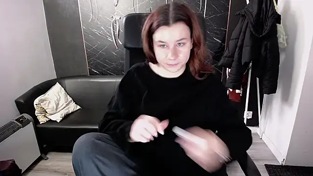 littleviki7 online show from 12-19-25, 08:27