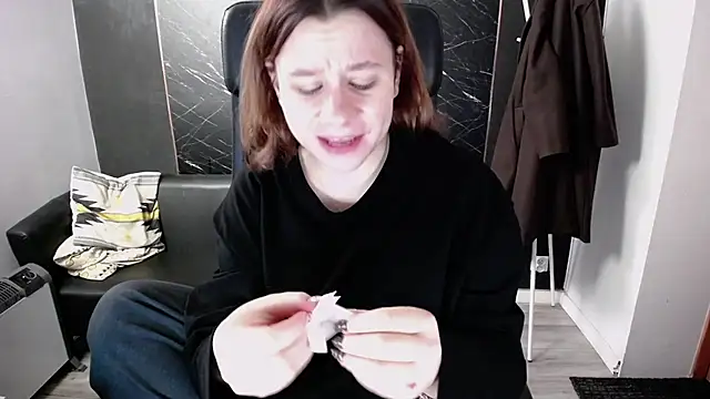 littleviki7 online show from 11-17-25, 07:45